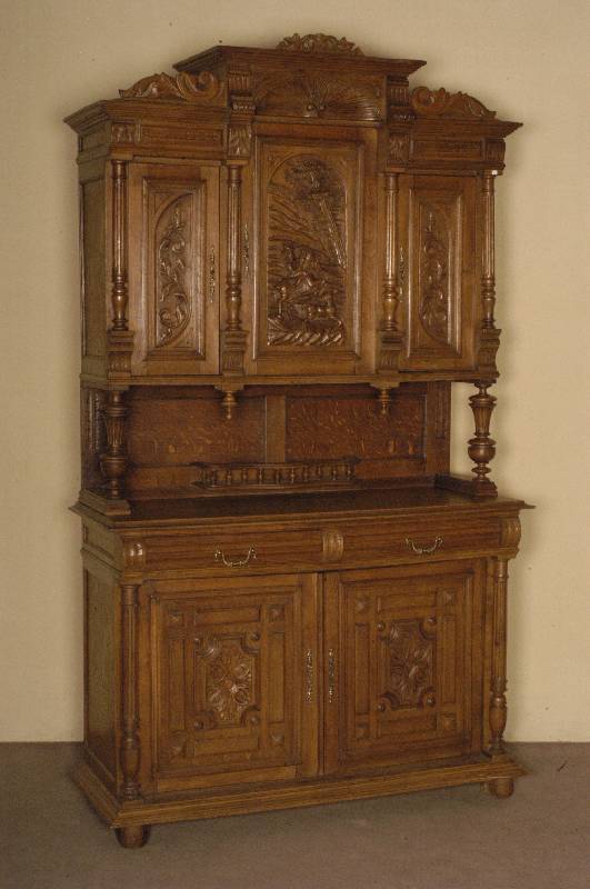 Vielzweckschrank, Frankreich, um 1890/1900, Korpus Eiche und Buche massiv, freistehende SÄulen, gedrechselt und gerieft, aufgesetzte ...