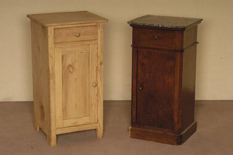 NachtschrÄnkchen, deutsch, um 1910, Weichholz massiv, kleine TÜr und Schublade, gelaugt, geschliffen und gewachst, Gebrauchsspuren, ca. 81x42x38 ...