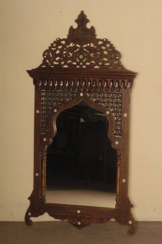 Spiegel, Marokko/Ägypten, um 1900, maurischer Stil, Nußbaum massiv, Beineinlagen, Spiegelglas erneuert, Barockstil mit orientalisierenden ...
