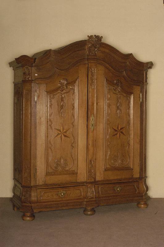 Schrank, deutsch, letztes Viertel 18. Jhd., --Kd. telefonisch Über SchÄden informiert JV-- Eiche massiv, Faltsterneinlagen in Kirsche und ...