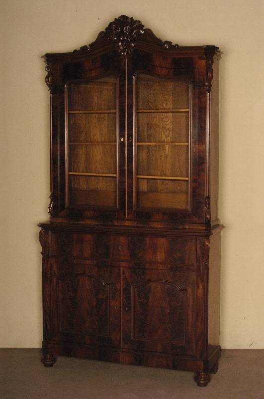 Aufsatzschrank, deutsch, um 1870, Louis -Philippe, Korpus Weichholz, Mahagonifurnier, z.T. Pyramidenmahagonifurnier, Lisenen in Veluten ...