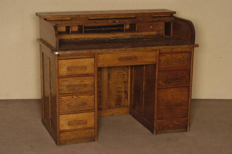 RollbÜro, deutsch, um 1910, Korpus Weichholz, Eiche massiv, auf Rahmen gearbeitet, sparsame Inneneinrichtung mit AblagefÄchern, sehr gute ...