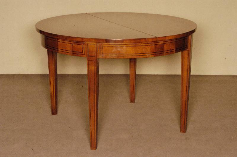 Runder Ausziehtisch, im Biedermeierstil, Kirschbaum massiv, Kirschbaumfurnier, unter Verwendung alter Teile, 4 Einlegeplatten von jeweils 65 cm, ...