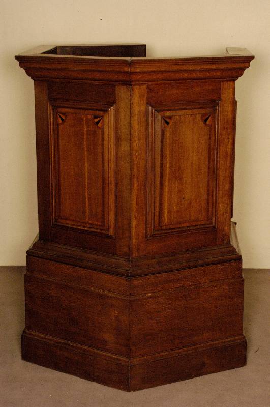 Predigtstuhl bzw. Kanzel, England, um 1840, aus einer englischen Kirche, Korpus z.T. Weichholz, Eiche massiv, rundum kassettierte FÜllungen, ...