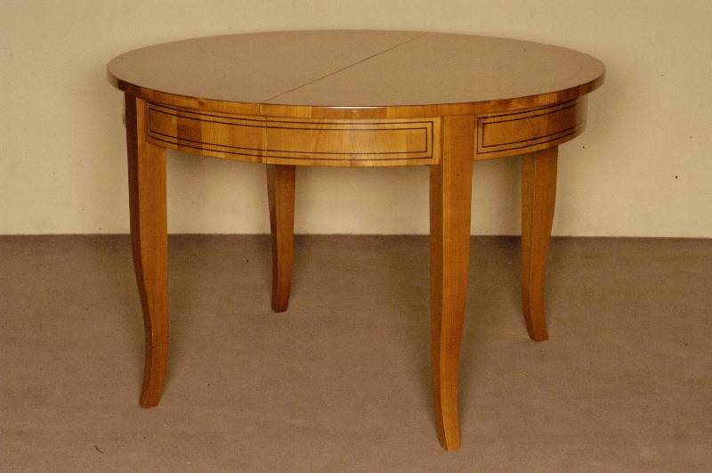 Runder Ausziehtisch, im Biedermeierstil, Kirschbaum massiv, Kirschbaumfurnier, unter Verwendung alter Teile, 4 Einlegeplatten von jeweils 65 cm, ...