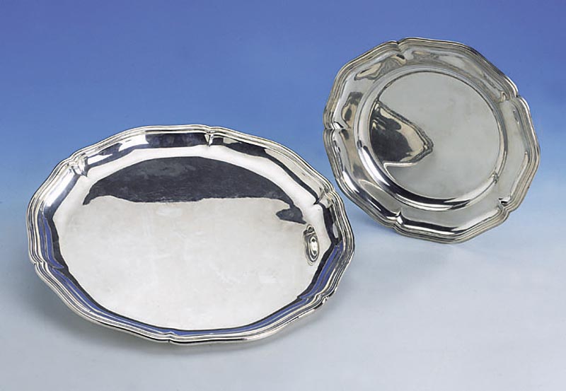 Anbietplatte, 800er Silber, deutsch, Meistermarke wohl Jyrst, Rand getreppt, D. ca. 25 cm, total ca. 485 g