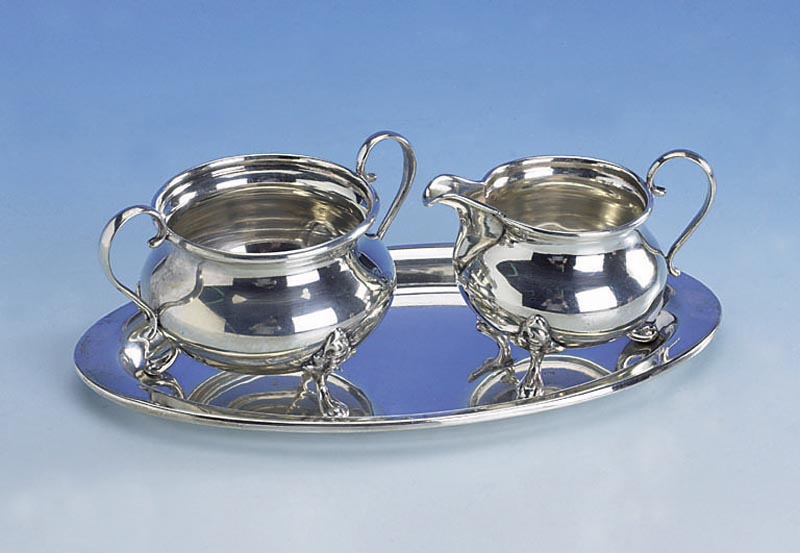 Zuckerschale und Sahnegießer, 800er Silber, auf Tablett 835er Silber, D. ca. 22 x 12 cm, total ca. 315 g