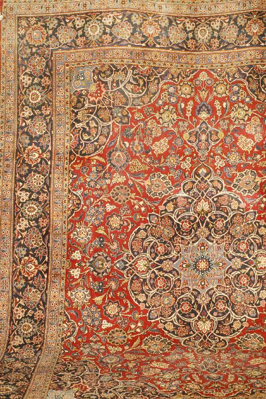 Keschan, Persien, ca. 60 Jahre, Wolle auf Baumwolle, ca. 419 x 316 cm, SchÄtzwert: 8500.- EURO, EHZ: 3, ein schÖnens Mittelmedail lon belegt den ...