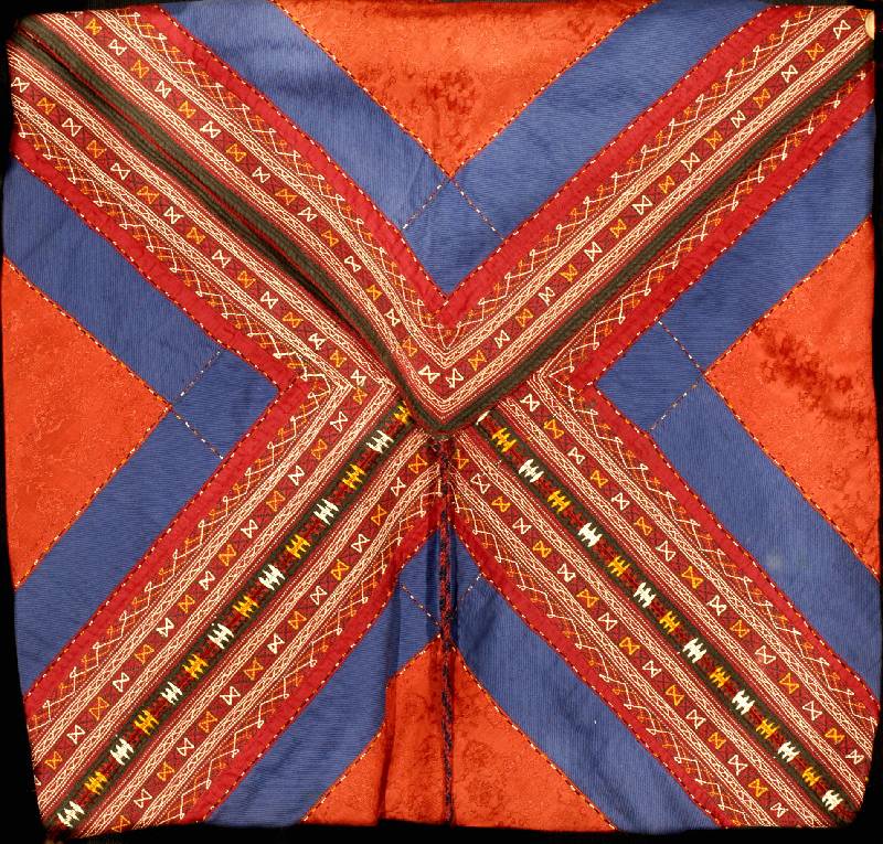 Grosse Korantasche, Turkmenistan, um 1900, Seide mit Seidenstickerei, ca. 45 x 35 cm, SchÄtzwert: 750.- EURO, EHZ: 3, selten und sammelwÜrdig. ...
