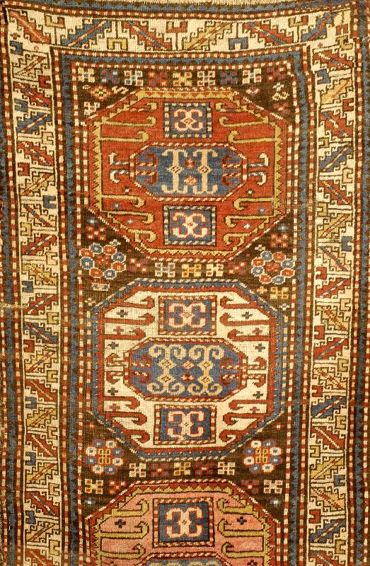 Chajli Antik, Kaukasus, um 1880, Wolle auf Wolle, ca. 265 x 117 cm, SchÄtzwert: 4500,- E URO, EHZ: 4-5, reine Pflanzenfarben. Diese art von ...