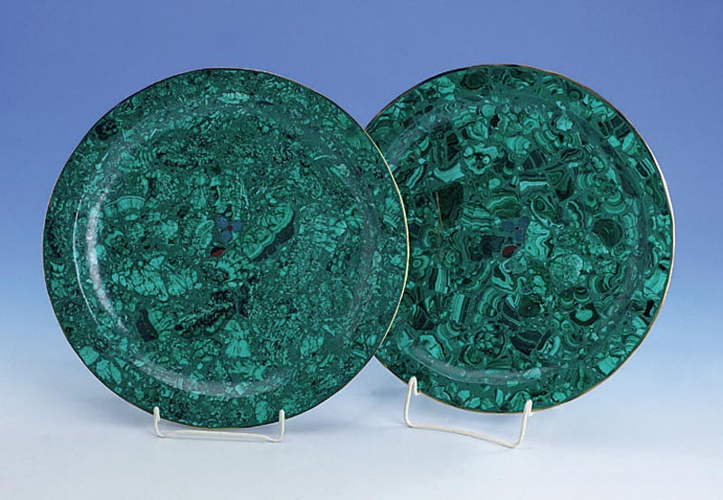 Teller aus Malachit, H Handarbeit, schÖne Maserung, mittig kl. Einlegearbeit in BlÜtenform, D. ca. 32.5 cm