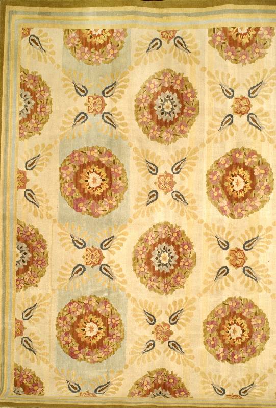 Ukraine, um 1930, Wolle auf Baumwolle, ca. 290 x 230 cm, Schätzwert: 3100.- EURO, EHZ: 3, insgesamt guter Erhaltungszustand. Dekorative r Teppich ...