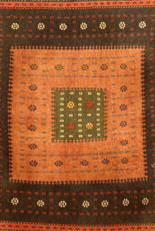 Sofreh alt (Pflanzenfarben), Persien, um 1920, Wolle auf Wolle, ca. 137 x 130 cm, SchÄtzwert: 1100.- EURO, EHZ: 2, (flachgewebe)