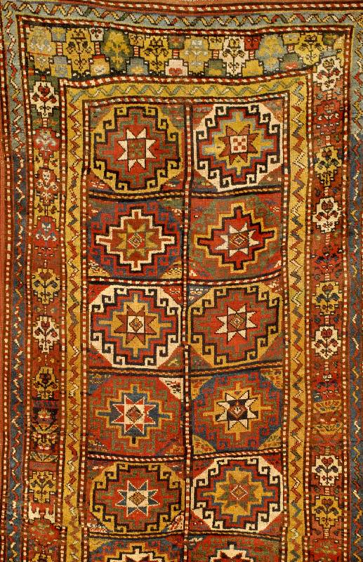 Kaukasischer Teppich mit Memling GÖls, Gend je-Gebiet, 19. Jahrhundert antik, Schachbrett- Gittermuster mit ungewÖhnlicher BlÜtenstauden- ...