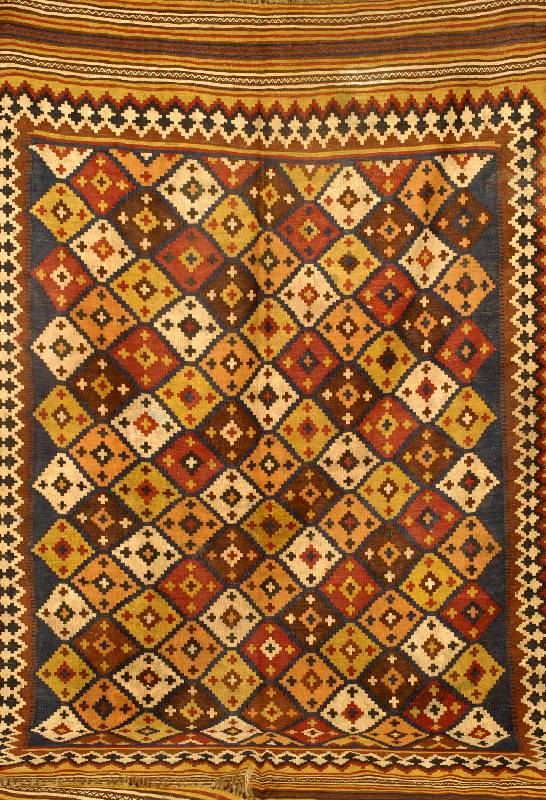 Gashgai Kelim, Persien, um 1920, Wolle auf Wolle, ca. 240 x 153 cm, Schätzwert: 2200.- EURO, EHZ: 2, kleine Stelle restauriert ansons ten in einen ...