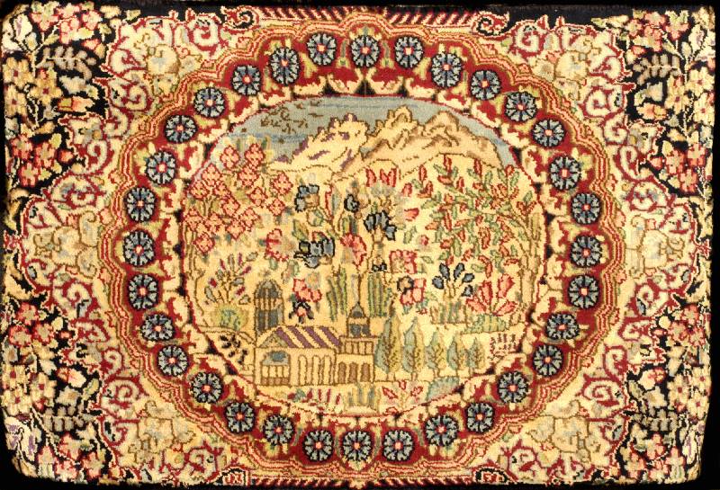 Lawar, Persien, um 1920, Wolle auf Baumwolle, ca. 64 x 90 cm, SchÄtzwert: 1100.- EURO, EHZ: 2 (sehr guter Zustand, gereinigt). Ein Medaillon das ...