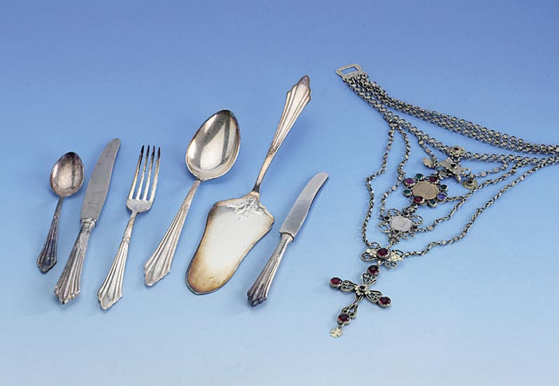 Trachtencollier, SÜddeutschland um 1900, Silber, bunter Glassteinbesatz, aufwendige Verarbeitung, Samtband fehlt, Gesamtl. ca. 35 cm