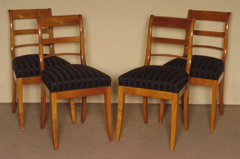 4 StÜhle, im Biedermeierstil, Kirschbaum massiv, sehr stabil, nach altem Vorbild, gut gearbeitet, StilmÖbel, leichte Gebrauchsspuren, ca. ...