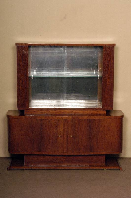 kleine Aufsatzvitrine, deutsch, um 1930/32, sogenanntes deutsches ArtDeco, Korpus Eiche, Weichholz und Buche massiv, Bergahronwurzelfurnier ...