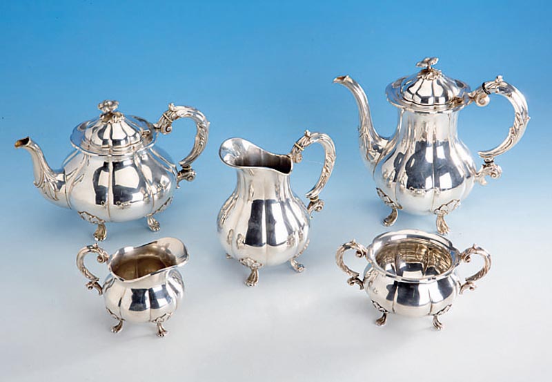 5-teiliges Kaffee- bzw. Teeservice, Kopenhagen 1944, 830er Silber, best. aus: Teekanne, Ka ffeekanne, Zuckerschale und Sahnegießer und ...