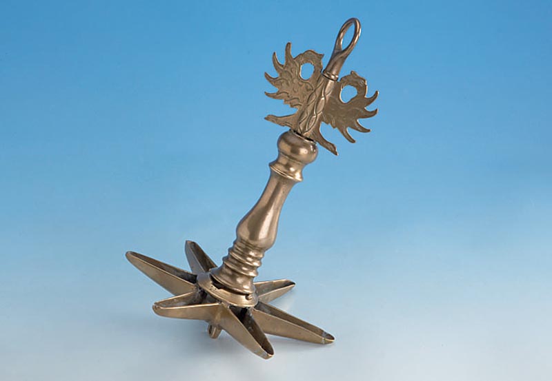 Kleine Sabbath-Lampe, wohl NÜrnberg um 1770, punziert in BlÜten- und Sternenform, Tropfschale fehlt, Verschraubung und Adler um 1900, sammelw., ...