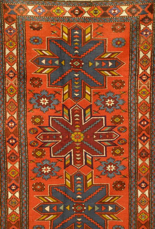 Shirwan, Armenien, um 1940, Wolle auf Wolle, ca. 198 x 120 cm, Schätzwert: 1800.- EURO, EHZ: 2-3, gute robuste Knüpfung.