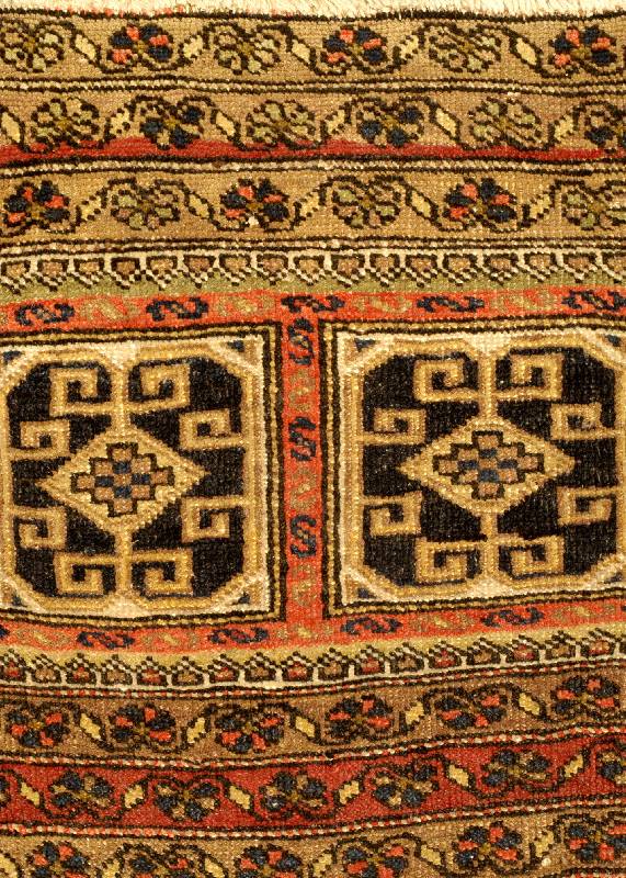 Taschenfront Azerbaidjan, um 1930, Wolle auf Baumwolle, ca. 49 x 50 cm, Schätzwert: 950.- EURO, EHZ: 3, seltene Ornamente im Fond , Sammlerstück