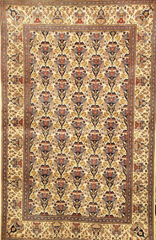 Vasen Keschan Alt, Zentralpersien, um 1920, Wolle auf Baumwolle, ca. 215 x 135 cm, SchÄtzwert: 4000.- EURO, EHZ: 2 (Altersbedingt in einen sehr ...