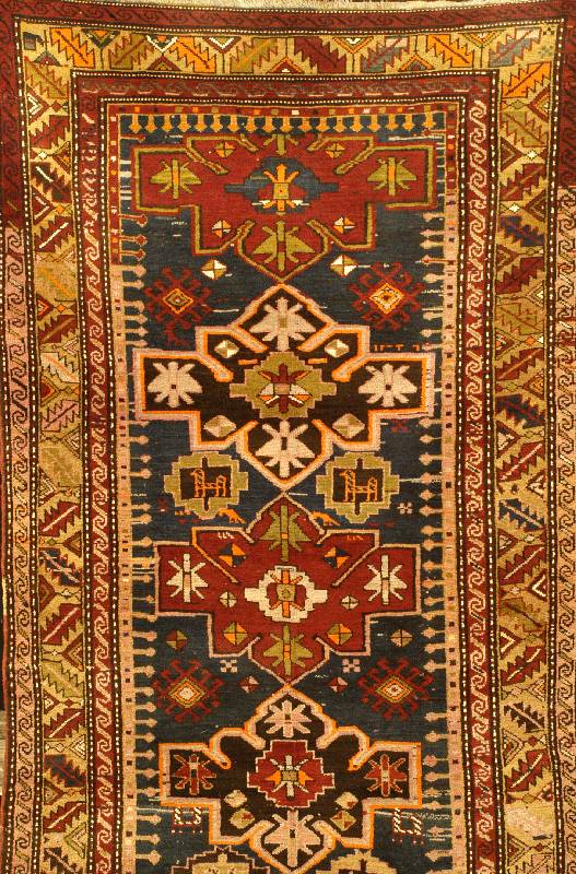 Karabagh Antik, Kaukasus, um 1900/10, Wolle auf Wolle, ca. 267 x 140 cm, Schätzwert: 4900.- EURO, EHZ: 3, gesamt guter Zustand, Pfl anzenfarben, ...