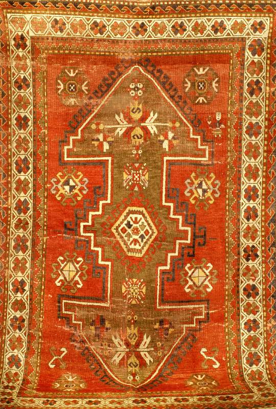 Kazak Antik, Kaukasus, um 1900, Wolle auf Wolle, ca. 240 x 150 cm, Schätzwert: 3500.- EURO, EHZ: 4-5, Antiker Kaukase mit einen Schi ldmedaillon, ...
