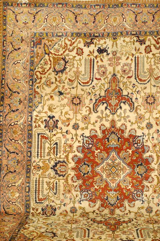 TÄbriz alt, Persien, um 1940, Wolle auf Baumwolle, ca. 390 x 290 cm, SchÄtzwert: 3200.- EURO, EHZ: 4, freundliche Farbgestalt, gute feste und ...