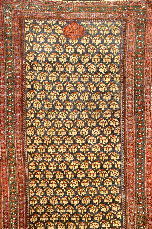 Enjelas alt dat. sign., Persien, um 1930, Wolle auf Wolle, ca. 347 x 118 cm, SchÄtzwert: 1500.- EURO, EHZ: 4, selten, ungewÖhnliches Ma ß.
