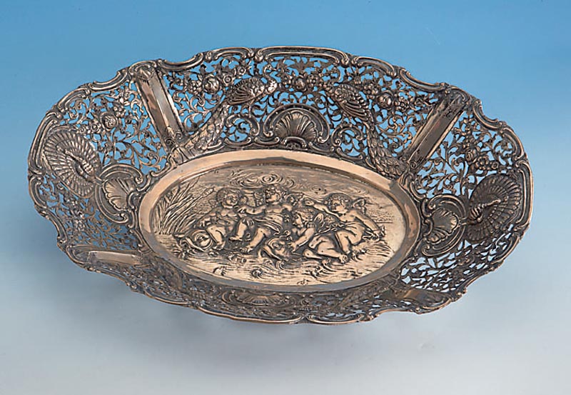 Anbietschale, 800er Silber, wohl Hanau um 1900, Durchbrucharbeit mit Putten, stil. Muscheldekor, Fasanen und Rosengirlanden, ca. 590 g, ca. 6 x ...