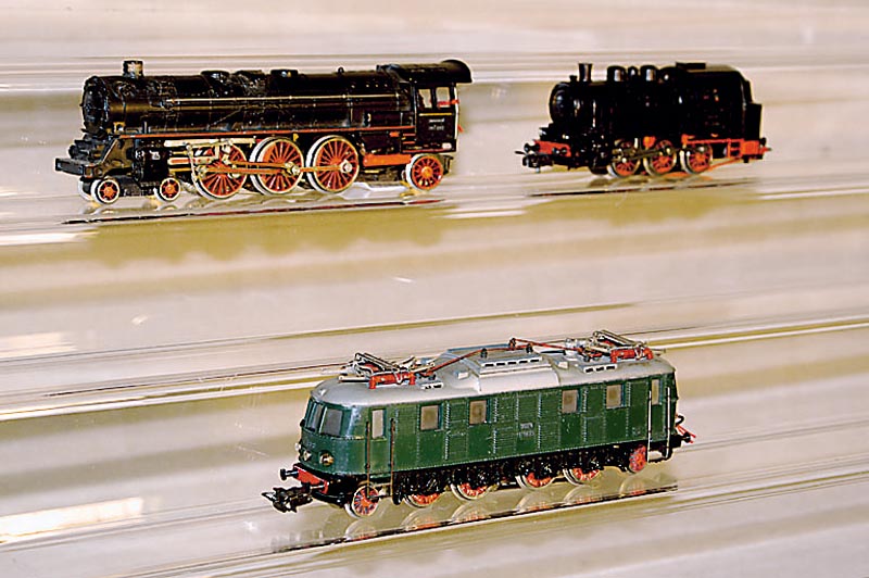 E-Lok, MÄrklin, 60er Jahre, Spur HO, Nr. 3024, dunkelgrÜn, altersebd. sehr guter Zustand, sammelw., intakt