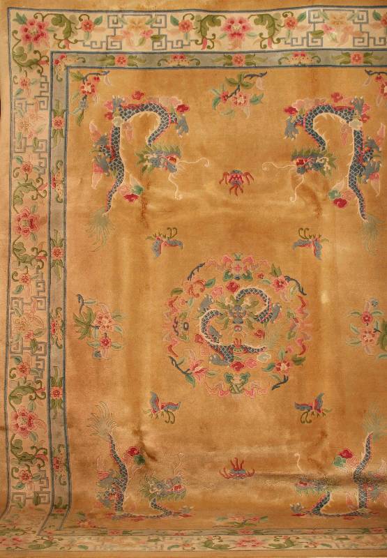 China, ca. 50 Jahre, Wolle auf Baumwolle, ca. 360 x 250 cm, Schätzwert: 3500.- EURO, EHZ: 2-3, altersbedingt in einen sehr guten Er ...