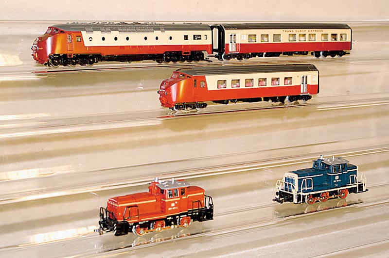 Konvolut 2 Dieselloks, MÄrklin, 70er/80er Jahre, Spur HO, Nr. 3141 und 3065, entkuppeln beide automatisch, beide intakt, im orig. Karton