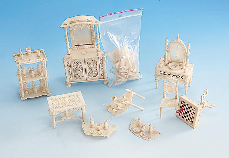 Konvolut Miniatur-/PuppenstubenmÖbel, mitteldeutsch um 1845/55, Bein/Elfenbein, filigrane Ausarbeitung, hervorragende SÄge- arbeit, in der Lit. ...