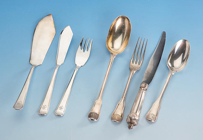 Besteck fÜr 6 Personen, Frankreich um 1890, Meistermarke A. Auger, 950er Silber, FrÜhbarockstil mit stil. Muschelemblem, best. aus: 6 ...