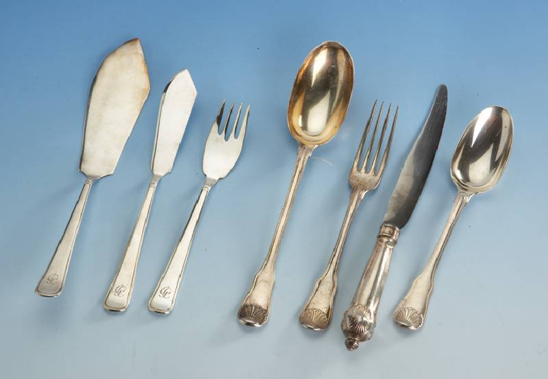 Fischbesteck fÜr 6 Personen, deutsch Grimminger SchwÄbisch GmÜnd um 1920/30, 800er Silber, Bes.-Monogr., strenge, lineare Form, best. aus: 6 ...