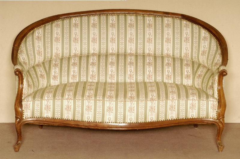 2-sitzer Sofa, deutsch, um 1835/45, 2. Barock, Rahmen Nußbaum massiv, geschwungen in sich geschwungen, Rillenverzierung, neu gepolstert bei ...