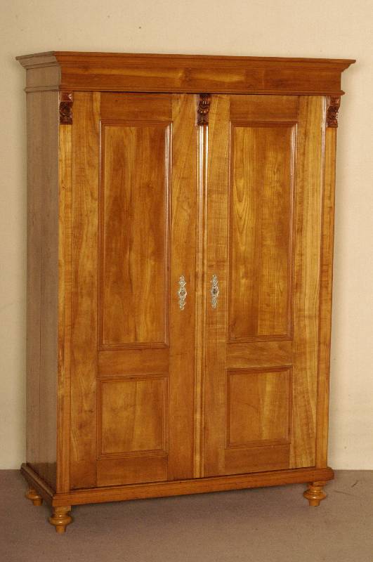 Schrank, deutsch, um 1880/90, Kirschholz massiv, zweitÜrig, Kleiderstange im Inneren, die Schlagleiste an der rechten TÜr wurde ergÄnzt, ...