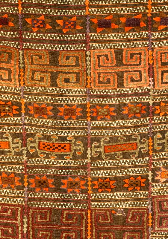 Herdteppich 4 Bahnig, Kurdestan, um 1920, Wolle auf Wolle, ca. 143 x 141 cm, Schätzwert: 900.- EURO, EHZ: 2 (Fransenschaden)