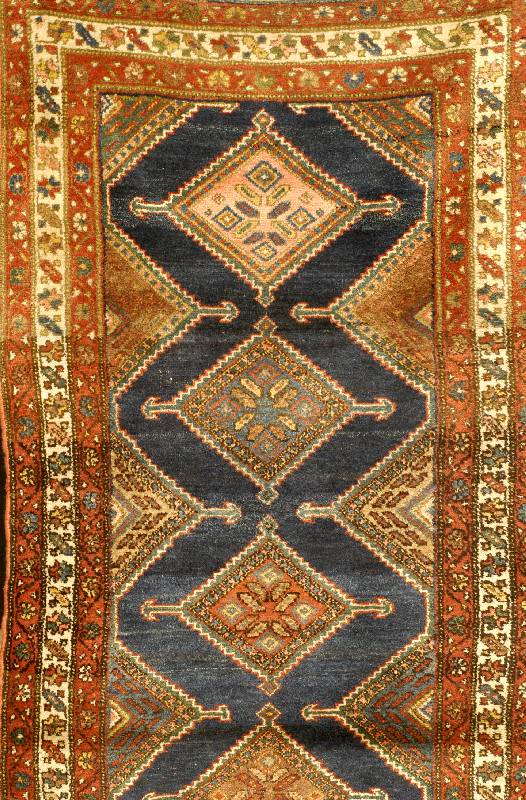Kurde alt, um 1920, Wolle auf Wolle, ca. 202 x 110 cm, Schätzwert: 2200.- EURO, EHZ: 3