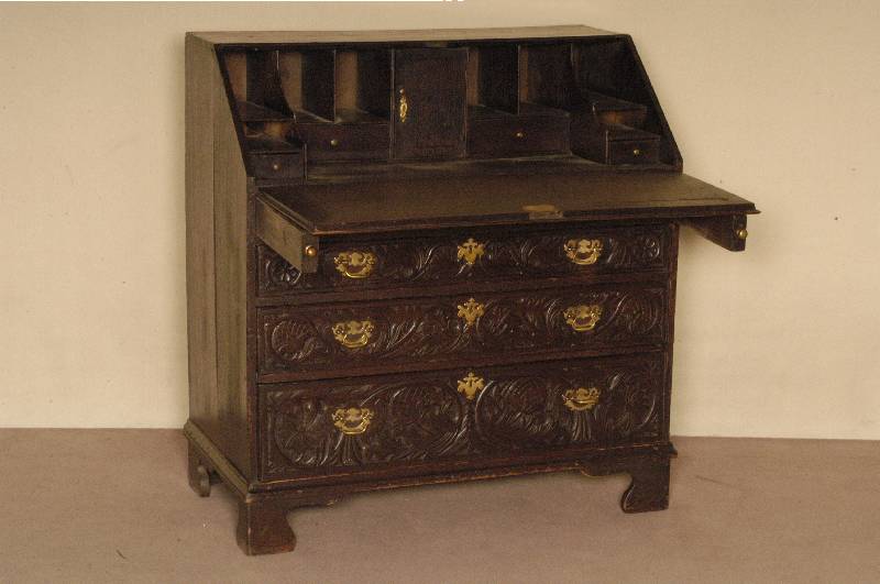 SchrÄgklappensekretÄr, England, um 1810, Korpus Eiche massiv, 3 Schubladen, Inneneinrichtung mit vielen kleinen Schubladen , außen reich ...