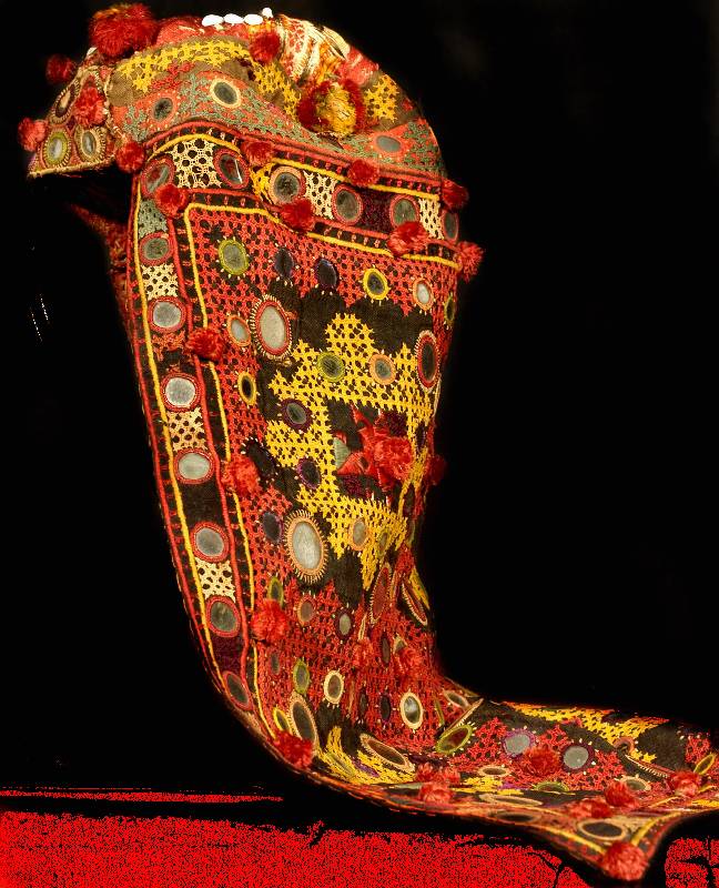 MÄDCHEN Haube Alt, Rajasthan grenzgebiet Gu jerat, um 1920/1930, Baumwollstickerei mit Spi egelbesetzung, ca. 47 x 35 cm, aufwendige hand arbeit, ...