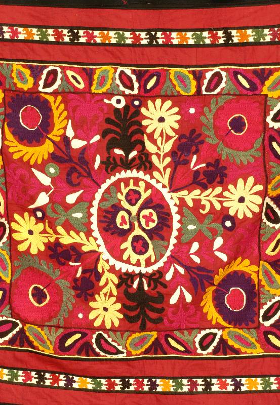 Susani, Usbekistan, ca. 60 Jahre, Seide auf Baumwolle, ca. 94 x 94 cm, SchÄtzwert: 950.- EURO, EHZ: 2-3, guter Zustand