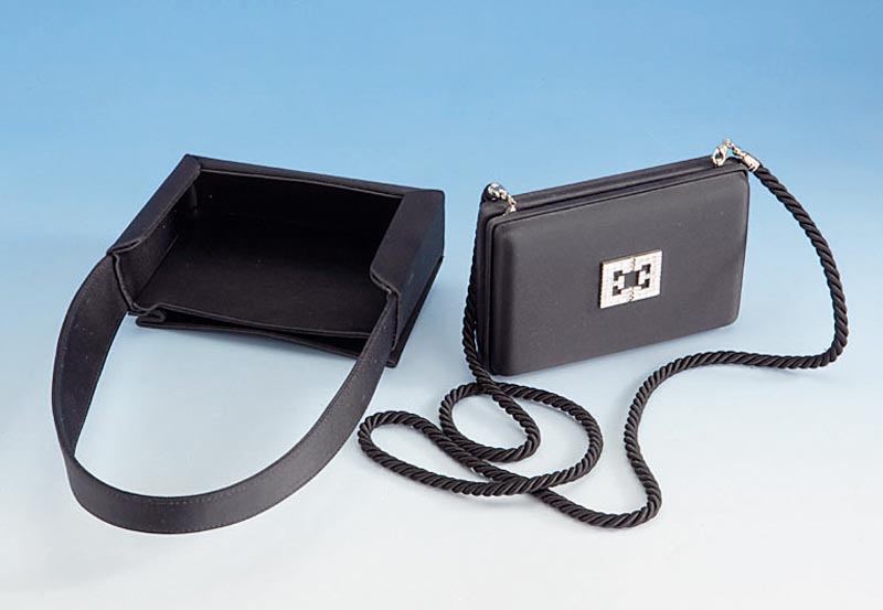 ESCADA-Abendtasche, schwarzer Satin, "Taschengarage" mit Druckknopf und Henkel ca. H ca. 27 cm, Innentasche herausnehmbar mit ...