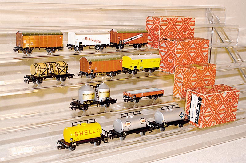Konvolut MÄrklin GÜterwagen, 50er Jahre, Spur HO, in Doppelrauten OVP, best. aus: 2 x 304A (4500), 2 x 304E (4501), 2 x 304S (4502), 2 x 305/1 ...