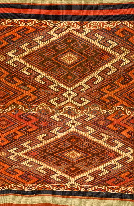 Kelim alt, Azerbadjan, um 1930, Wolle auf Wolle, ca. 125 x 80 cm, Schätzwert: 1100.- EURO, EHZ: 2, sehr guter Erhaltungszustand.