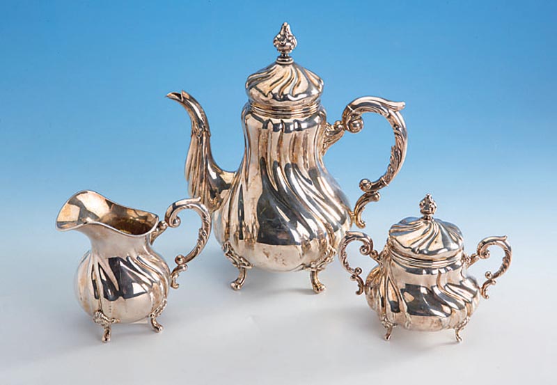 3-teiliges Kaffeeservice, 925er Silber, Emil Hermann Waldstetten, Barockstil, jew. 4 FÜße, goudroniert, best. aus: Kanne, Deckel seitl. m. ...